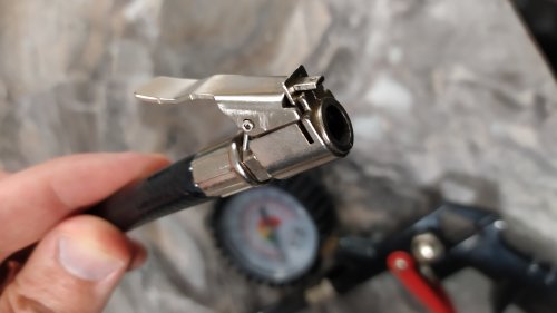 Штуцер шланга от пневмопистолета, для накачки авто / мото / вело колёс и т.п.